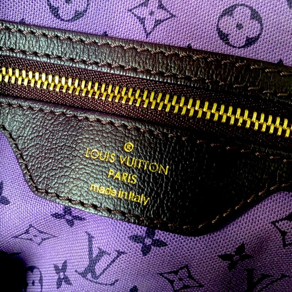 Limited edition purse,only few made,rare,charms come with the purse - Picture 5 of 6